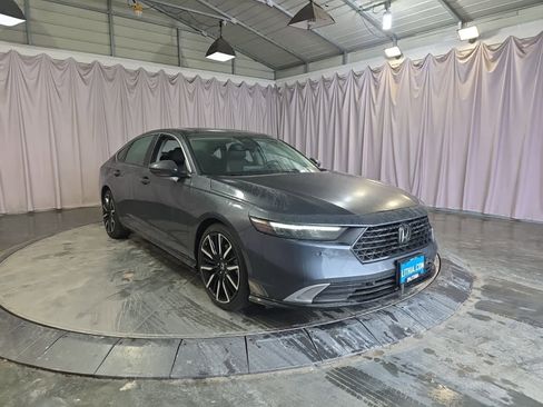 Used 2023 Honda Accord Touring image 9