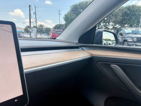 Used 2024 Tesla Model Y Long Range AWD/4WD image 18