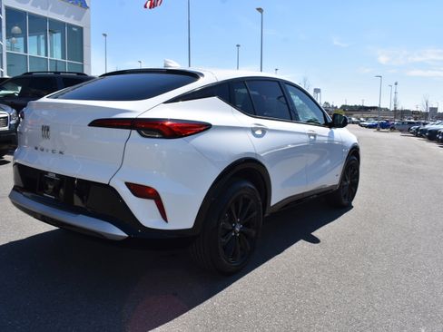 Used 2025 Buick Envista Sport Touring image 9