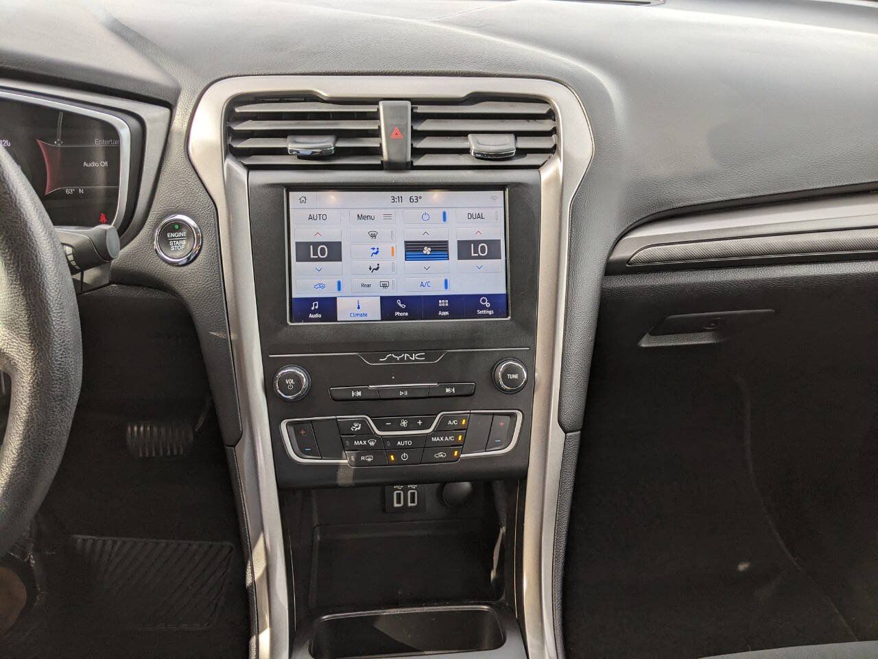 Used 2019 Ford Fusion SE FWD image 18