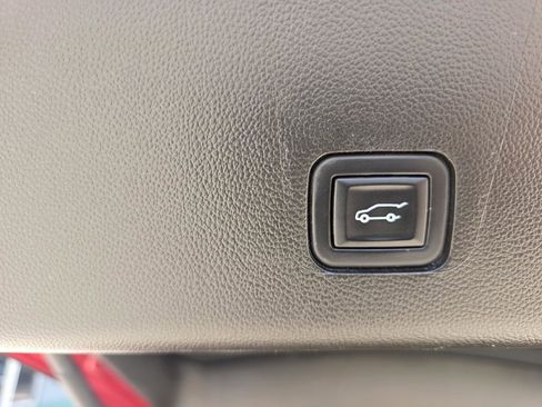 Used 2023 Chevrolet Traverse High Country w/ LPO, Floor Liner Package AWD/4WD image 8