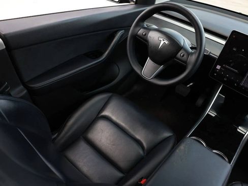 Used 2021 Tesla Model Y 2WD image 37