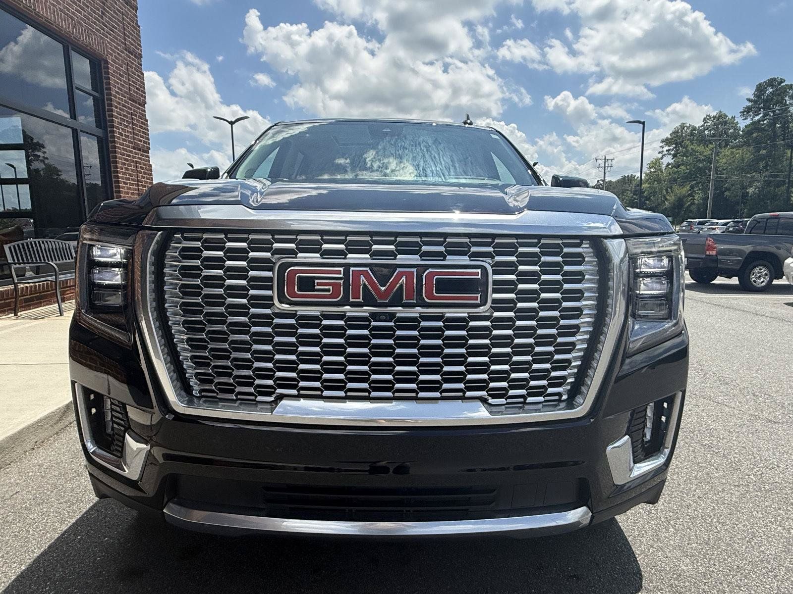 Used 2023 GMC Yukon XL Denali w/ Denali Reserve Package AWD/4WD image 35