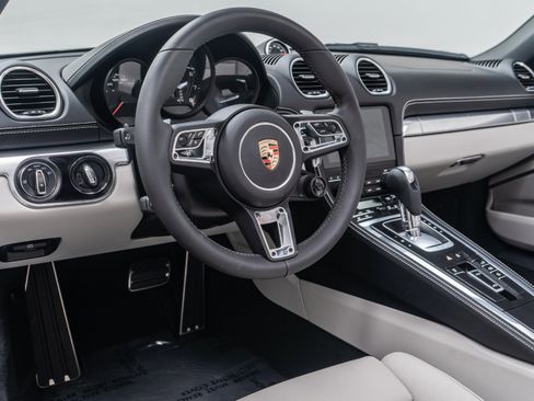 Used 2025 Porsche 718 Boxster image 13