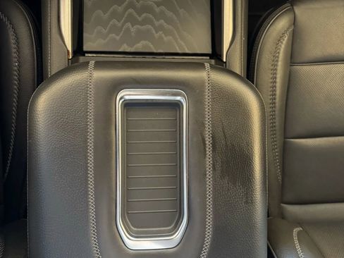 Used 2023 GMC Yukon XL Denali image 15