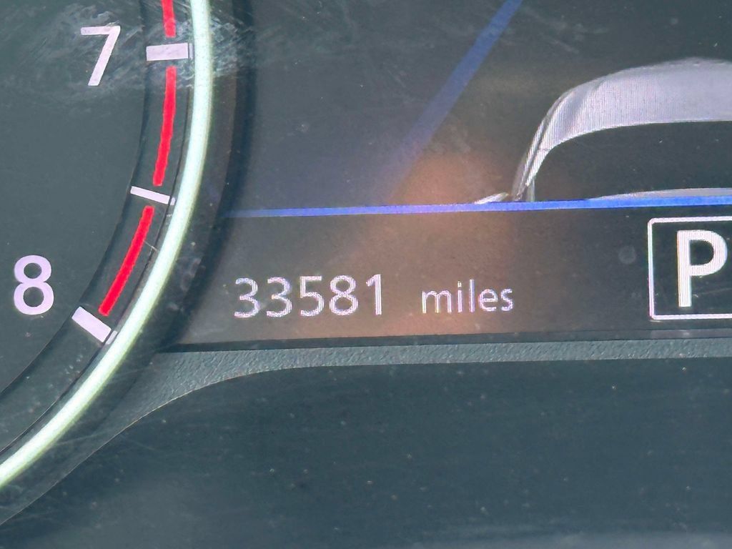 Certified 2023 Nissan Sentra SR w/ SR Premium Package FWD image 32