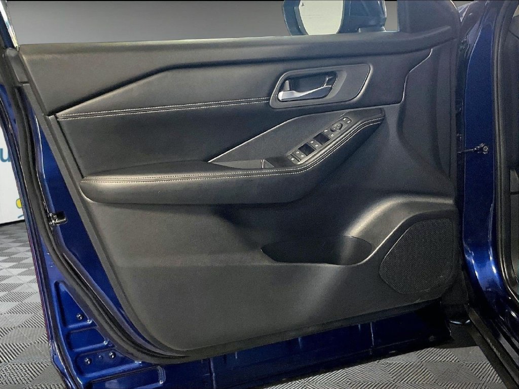 Certified 2024 Nissan Rogue SV w/ SV Premium Package AWD/4WD image 9