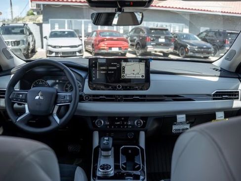 New 2026 Mitsubishi Outlander SE AWD/4WD image 14