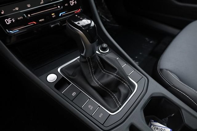 New 2026 Volkswagen Jetta SE FWD image 16