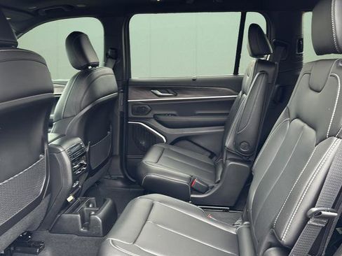 New 2025 Jeep Grand Cherokee L Limited w/ Luxury Tech Group II AWD/4WD image 21