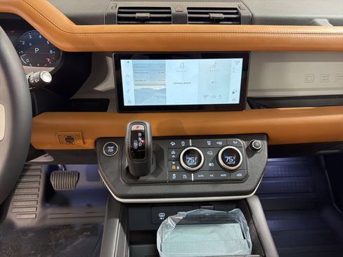 Used 2024 Land Rover Defender 90 S image 16