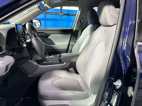 Used 2022 Toyota Highlander L image 13