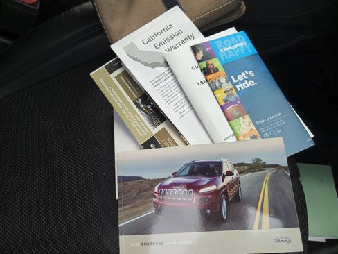 Used 2017 Jeep Cherokee Overland w/ Technology Group image 57