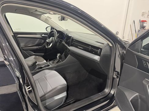 Used 2025 Volkswagen Jetta SE FWD image 21