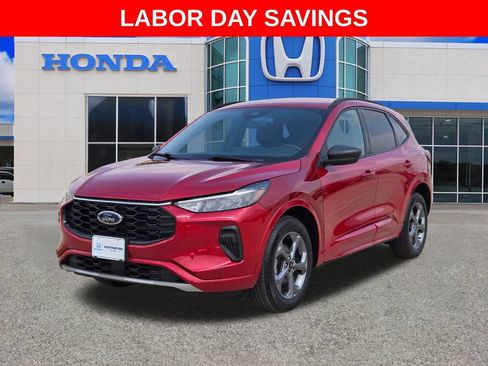 Used 2023 Ford Escape ST-Line w/ Tech Pack #1 AWD/4WD image 7
