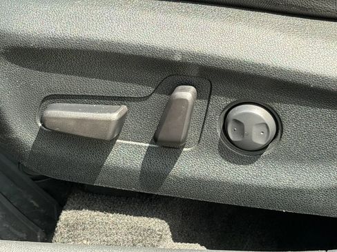 Used 2018 Kia Niro EX w/ EX Premium Package FWD image 19