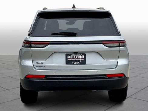 New 2025 Jeep Grand Cherokee Altitude image 4