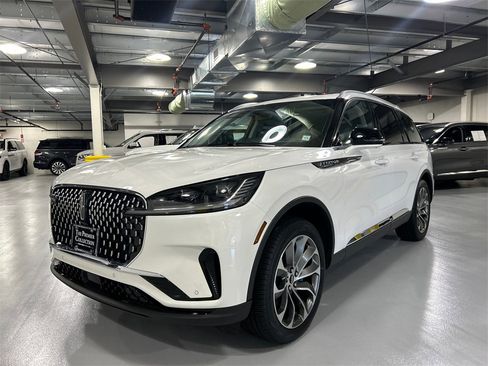 Used 2025 Lincoln Aviator Reserve w/ Illumination Package image 5