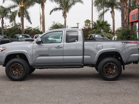 Used 2020 Toyota Tacoma TRD Sport AWD/4WD image 5