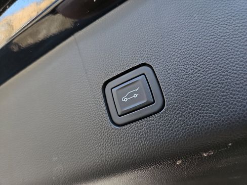 Certified 2023 Chevrolet Traverse RS image 30