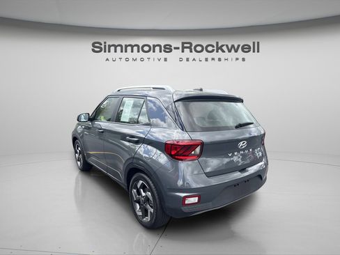 Used 2025 Hyundai Venue SEL FWD image 3