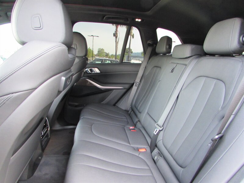 Used 2021 BMW X5 xDrive40i w/ Convenience Package AWD/4WD image 21