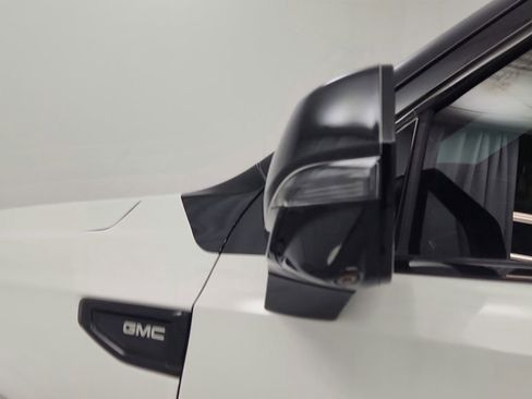 Used 2021 GMC Yukon Denali w/ Denali Ultimate Package image 16