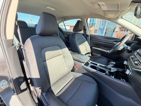 Used 2024 Nissan Altima 2.5 SV FWD image 41
