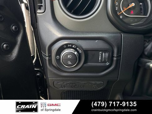 Used 2025 Jeep Gladiator Mojave w/ Convenience Group AWD/4WD image 13