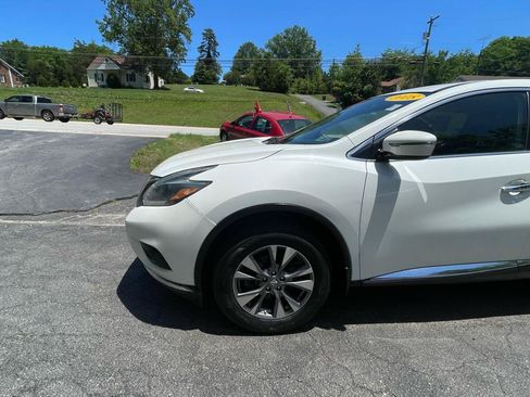 Used 2018 Nissan Murano S AWD/4WD image 2