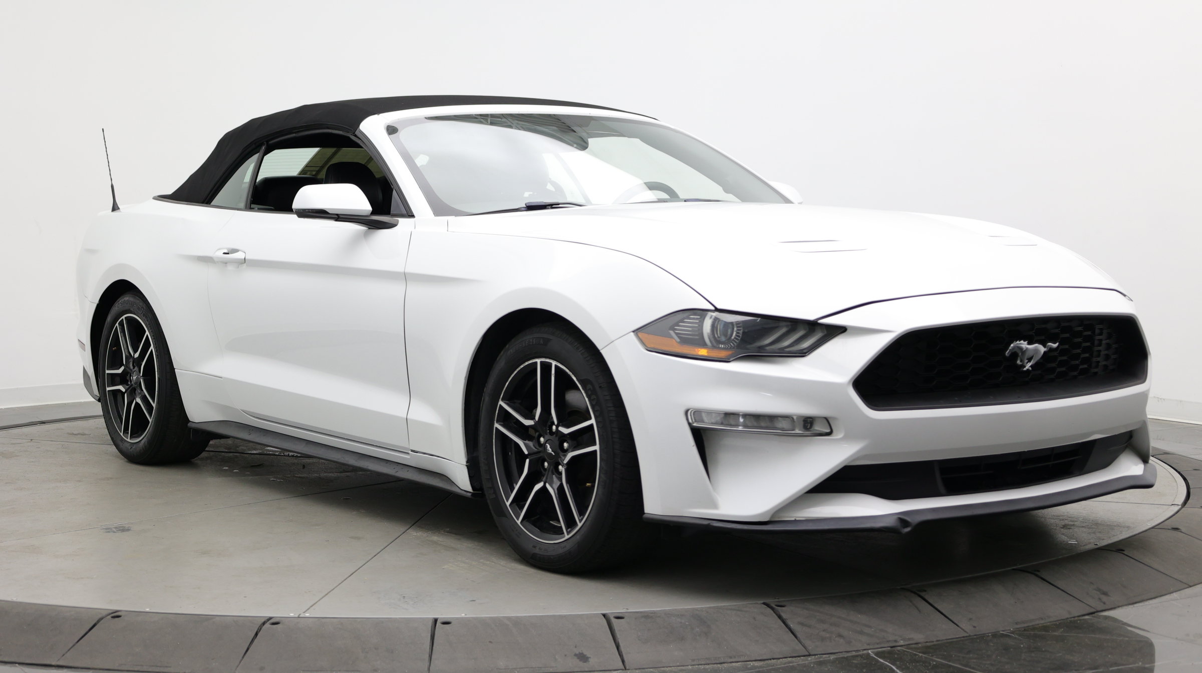Used 2020 Ford Mustang Premium RWD image 2
