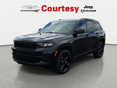 Certified 2023 Jeep Grand Cherokee Altitude image 9