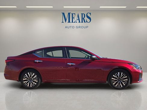 Used 2024 Nissan Altima 2.5 SV image 6