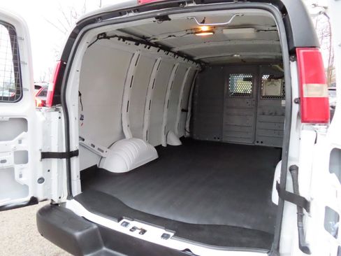 Used 2013 Chevrolet Express 2500 image 10