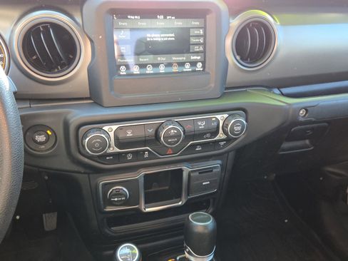 Used 2023 Jeep Gladiator Sport image 18