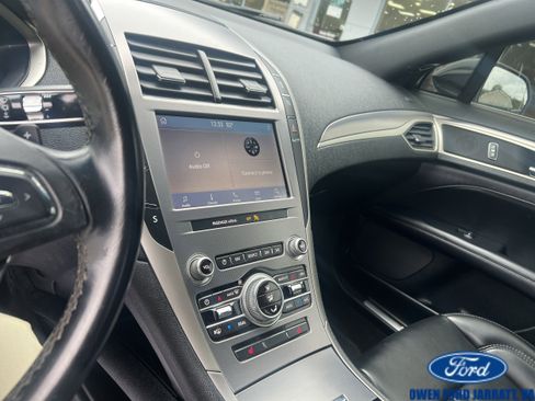 Used 2020 Lincoln MKZ FWD image 12