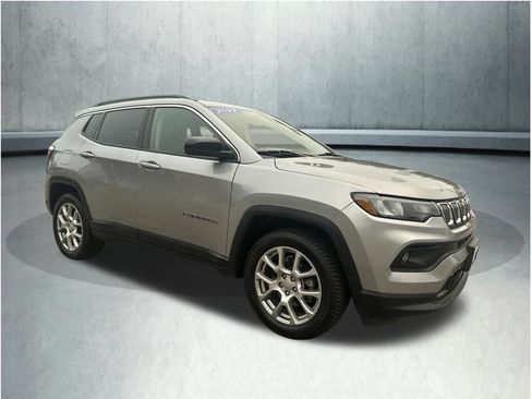 Used 2022 Jeep Compass Latitude AWD/4WD image 8