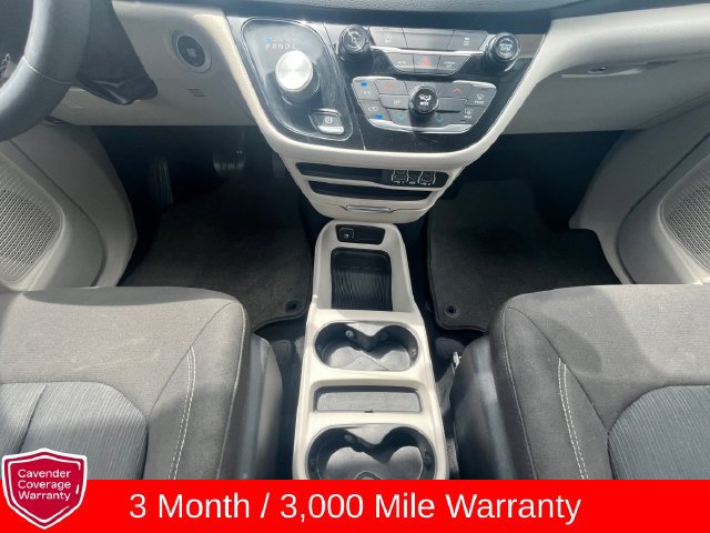 Used 2023 Chrysler Voyager LX FWD image 3