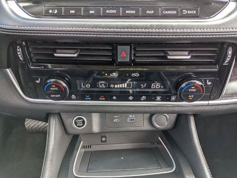 Used 2021 Nissan Rogue Platinum FWD image 9