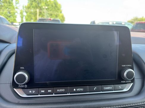 Used 2023 Nissan Rogue S AWD/4WD image 10