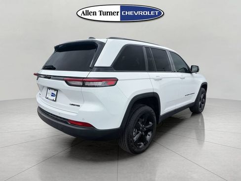 Used 2023 Jeep Grand Cherokee Limited w/ Black Appearance Package AWD/4WD image 4
