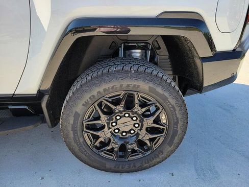 New 2025 GMC Hummer EV 2X image 10