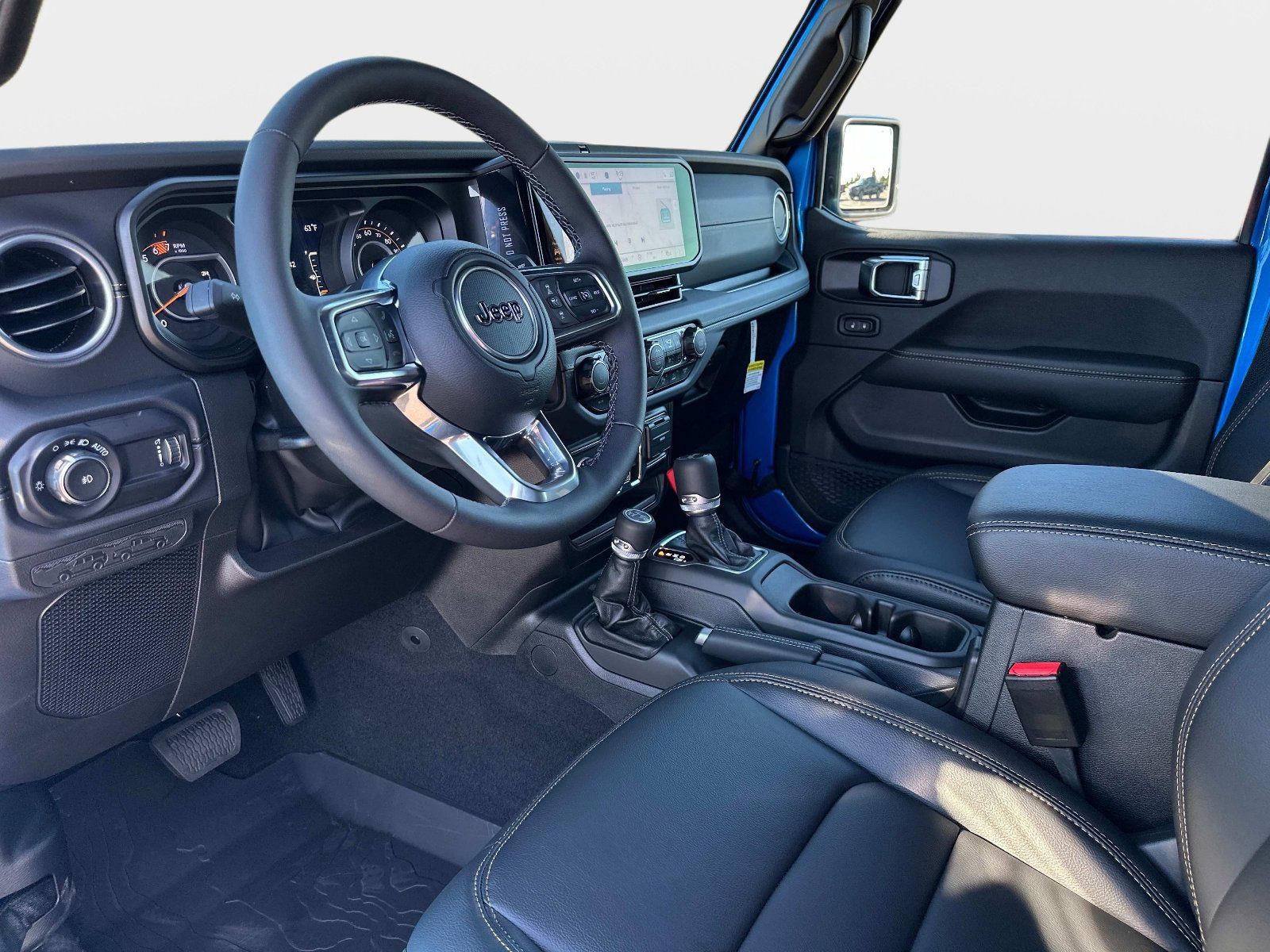 New 2025 Jeep Wrangler Unlimited Sahara w/ Safety Group AWD/4WD image 32