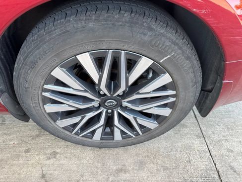 Used 2024 Nissan Altima 2.5 SV w/ SV Premium Package FWD image 12