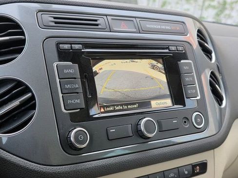Used 2015 Volkswagen Tiguan SEL image 19
