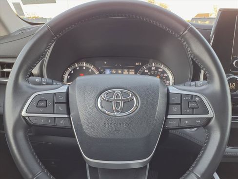 Used 2024 Toyota Highlander LE image 22