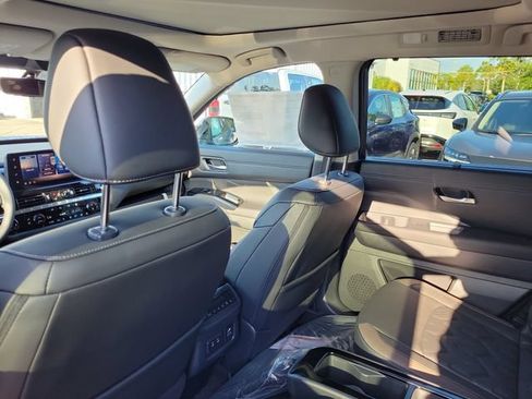 New 2026 Nissan Pathfinder Platinum FWD image 12
