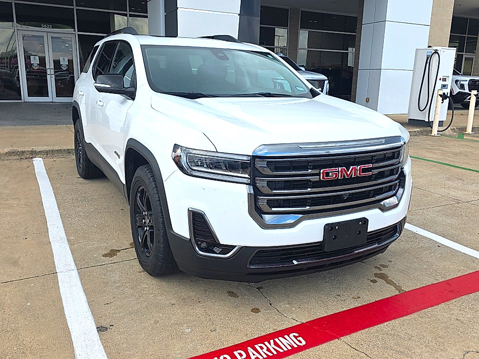 Used 2023 GMC Acadia AT4 w/ Technology Package AWD/4WD image 3
