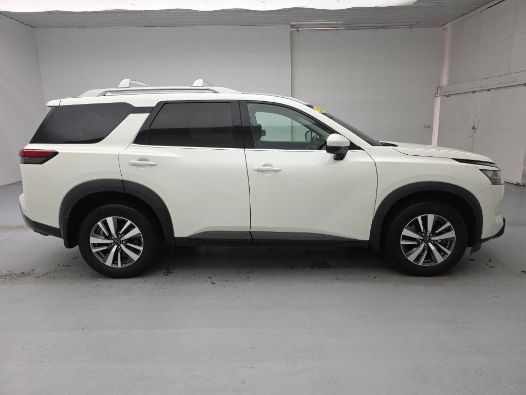 Used 2024 Nissan Pathfinder SL w/ Lighting Package (N92) AWD/4WD image 9
