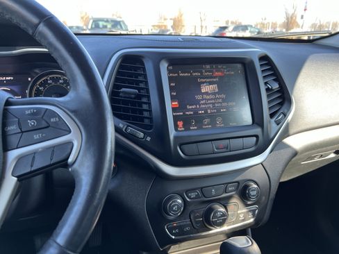 Used 2014 Jeep Cherokee Limited w/ Luxury Group image 32